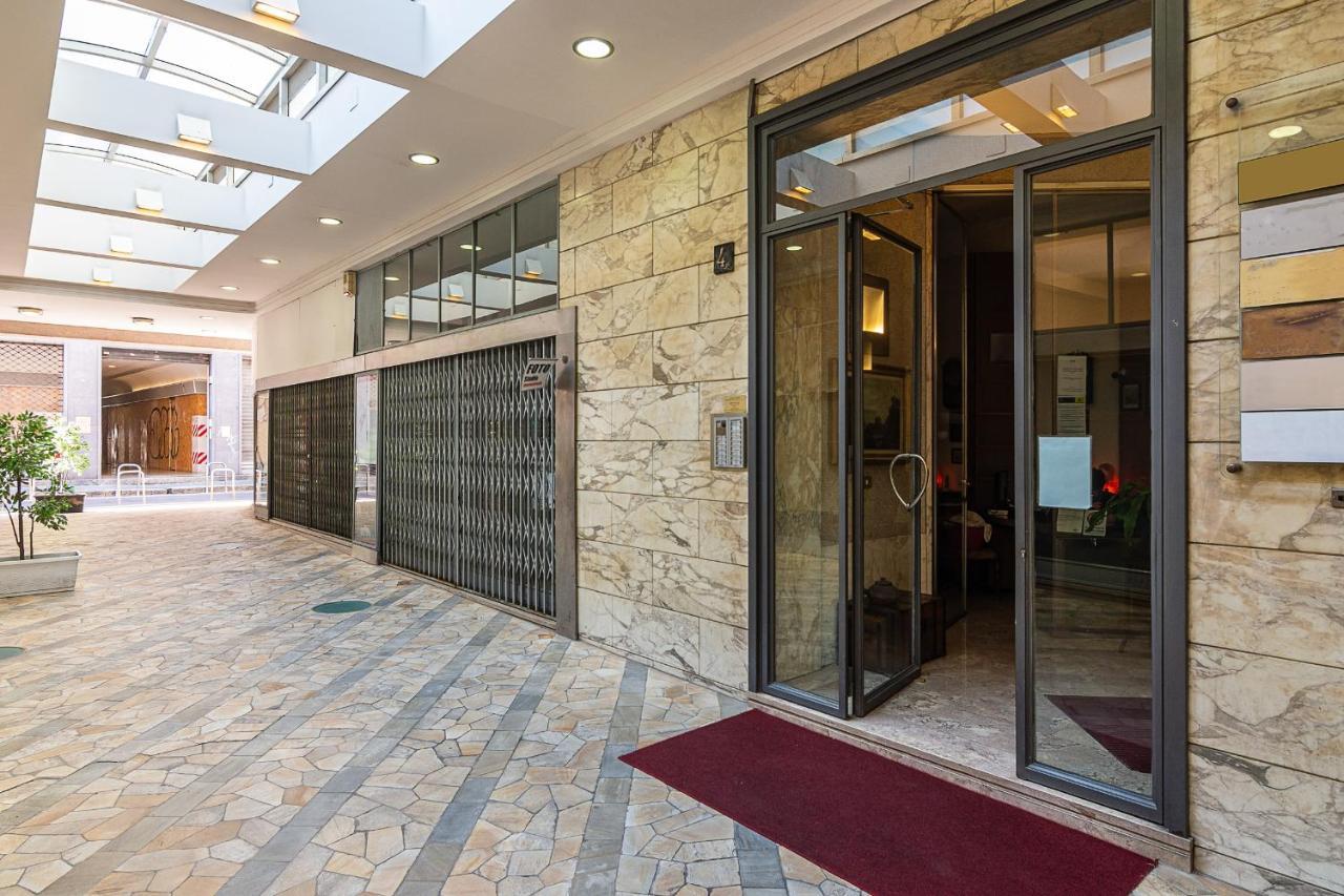 Classbnb - Two Apartments 400 Meters From The Duomo Milão Exterior foto